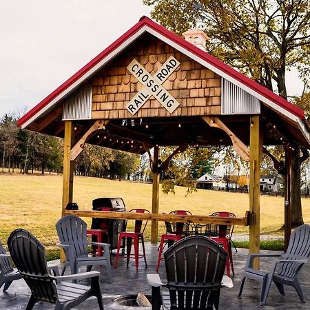 فيلا Bourbon Trail: Caboose On The Farm Lawrenceburg المظهر الخارجي الصورة