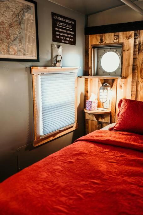 فيلا Bourbon Trail: Caboose On The Farm Lawrenceburg المظهر الخارجي الصورة