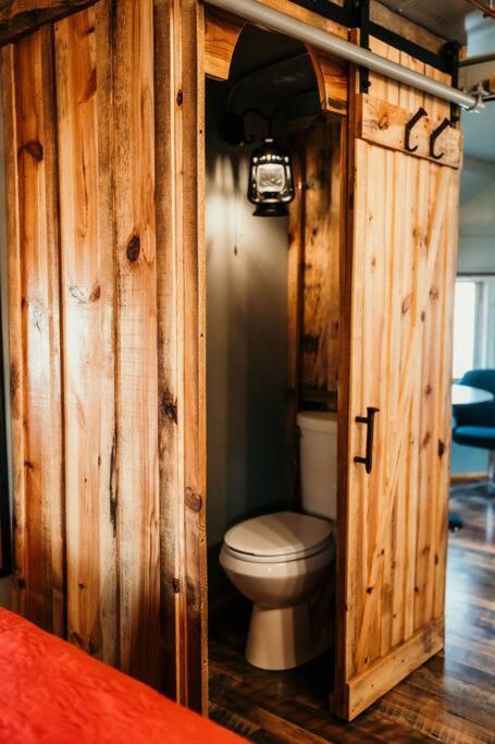 فيلا Bourbon Trail: Caboose On The Farm Lawrenceburg المظهر الخارجي الصورة