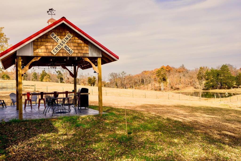 فيلا Bourbon Trail: Caboose On The Farm Lawrenceburg المظهر الخارجي الصورة