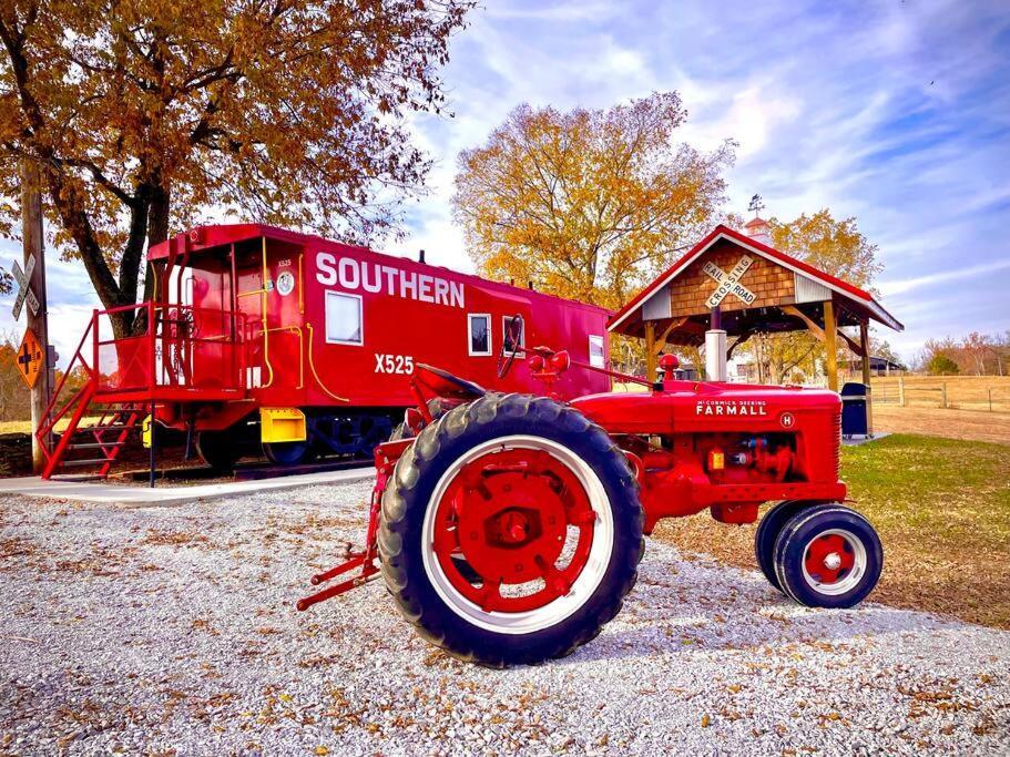 فيلا Bourbon Trail: Caboose On The Farm Lawrenceburg المظهر الخارجي الصورة